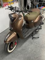 2 Scooters VENESI "Lowigi" bruin / zwart ! 50 CC, Fietsen en Brommers, Ophalen, Zo goed als nieuw, Klasse B (45 km/u), Benzine