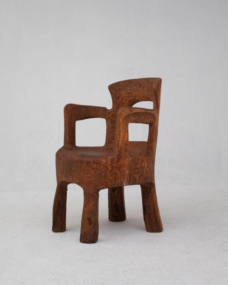 Handgesneden massief houten stoel, Huis en Inrichting, Stoelen, Gebruikt, Eén, Hout, Bruin, Verzenden