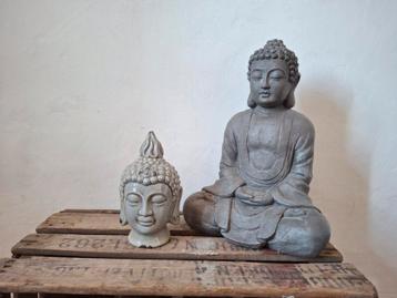 Twee buddhabeelden beschikbaar voor biedingen