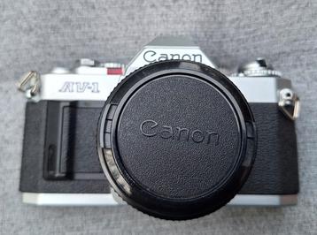 Canon AV-1 camera met 50mm lens in perfecte staat !