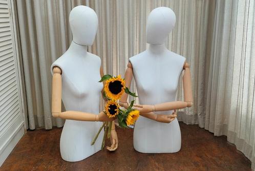 Paspop. Vrouwenbuste. Decoratie. De 2 mannequins = €100., Antiek en Kunst, Curiosa en Brocante, Ophalen