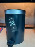 Badkamer vuilbak, Enlèvement, Comme neuf