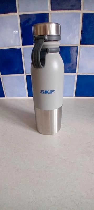 Isothermische waterfles met draagbeugel  beschikbaar voor biedingen