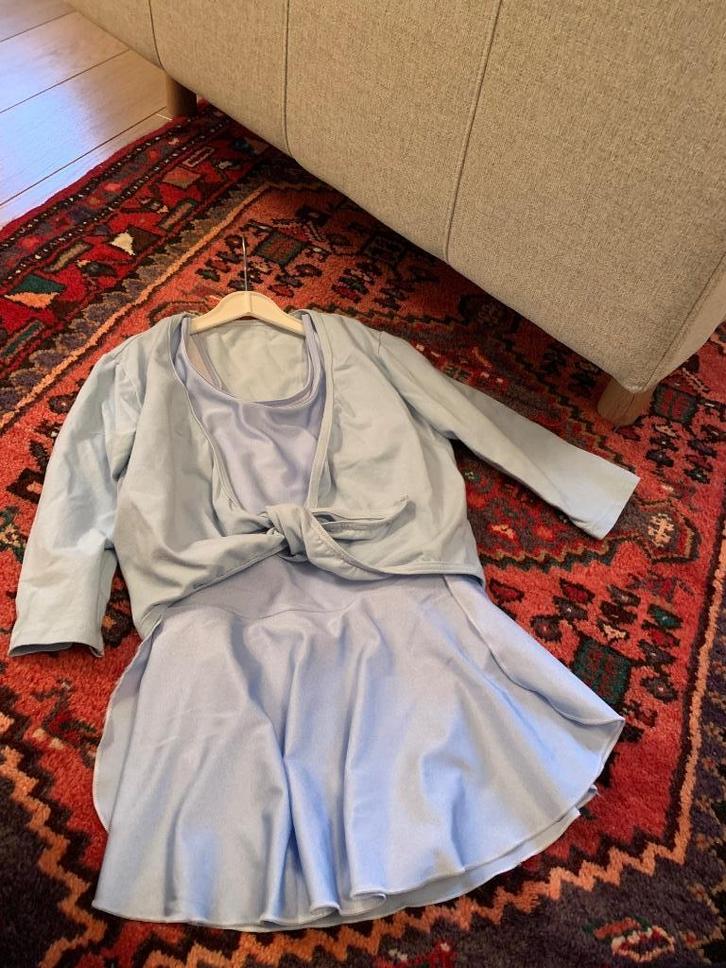 Balletpakje meisje 10-12 jaar met bijhorend jasje& ondergoed, Sport en Fitness, Overige Sport en Fitness, Ophalen of Verzenden