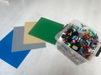 Lego doos en 4 lego matten en doos afm:34cmx34 cm en 25cm, Enlèvement, Comme neuf, Lego