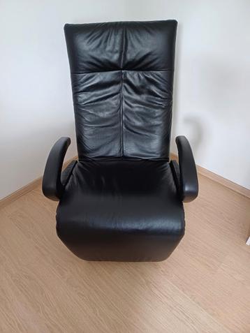 Zwartlederen relaxfauteuil DURLET beschikbaar voor biedingen