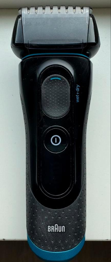 Braun Series 5 Wet&Dry + oplader en hoesje, Elektronische apparatuur, Persoonlijke Verzorgingsapparatuur, Gebruikt, Scheren en Epileren