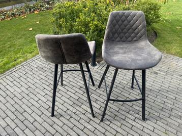 2 barkrukken beschikbaar voor biedingen