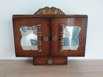 Antiek hangkastje
 beschikbaar voor biedingen