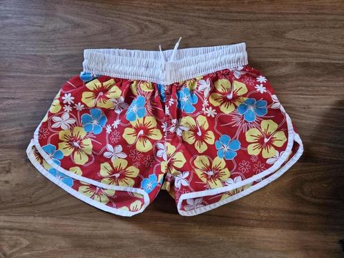 Short court style hawaien taille S, Kleding | Dames, Broeken en Pantalons, Zo goed als nieuw, Maat 36 (S), Rood, Ophalen of Verzenden