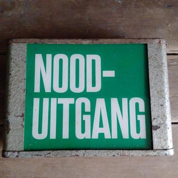 Oude lichtbak Nooduitgang.. beschikbaar voor biedingen