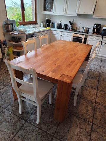 Table et 6 chaises pour cuisine ou salle à manger disponible aux enchères