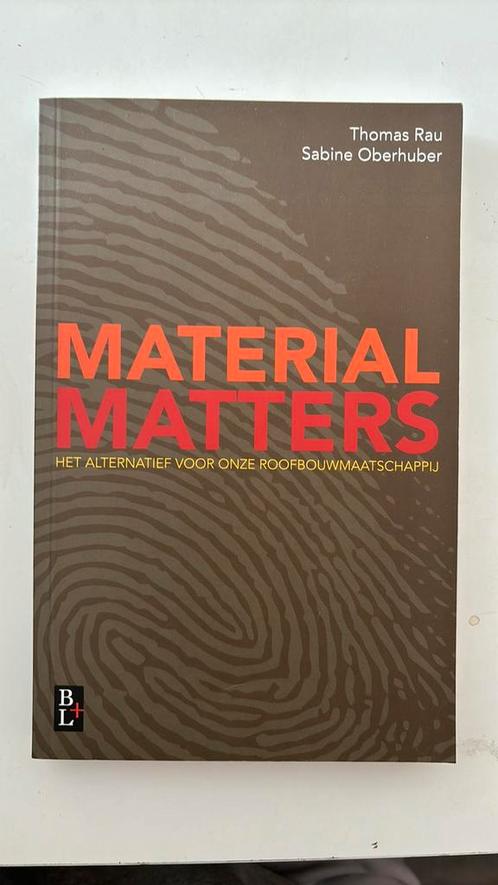 Sabine Oberhuber - Material matters, Livres, Livres Autre, Comme neuf, Enlèvement ou Envoi