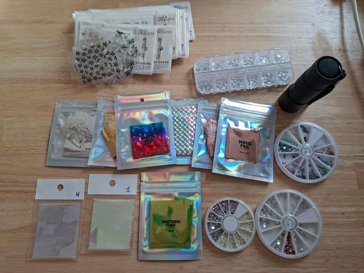 Set van sliders, folie en steentjes van Loveness, Hobby en Vrije tijd, Overige Hobby en Vrije tijd, Zo goed als nieuw, Ophalen