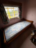 Houtten bed met goede lattenbodem en matras., Ophalen, Zo goed als nieuw