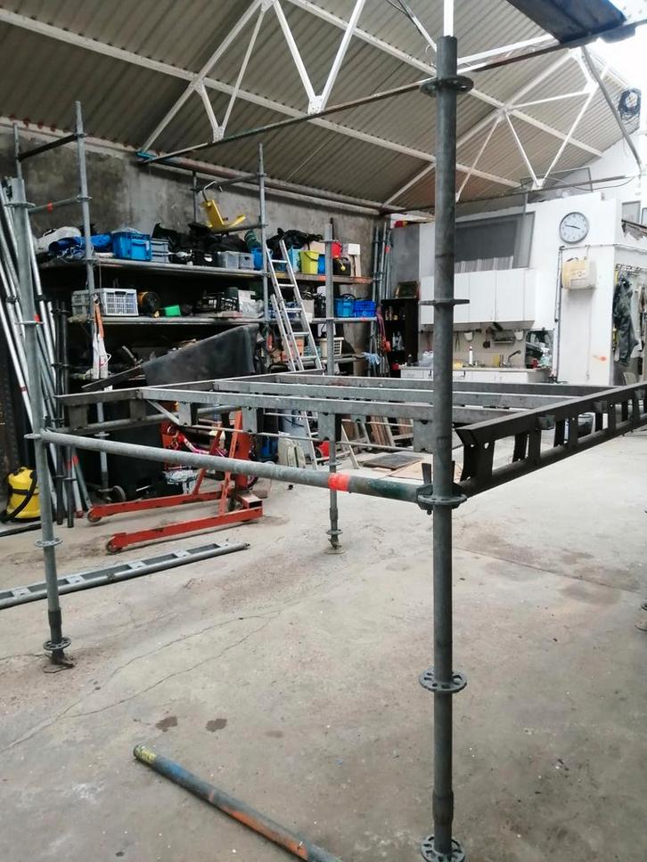 10 versterkte stelling liggers van 2m Lang op 20cm hoog, Doe-het-zelf en Bouw, Steigers, Gebruikt, Overige typen, Ophalen
