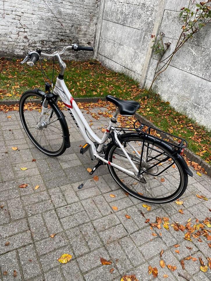 TREK DAMES FIETS IN NIEUW STAAT, Fietsen en Brommers, Fietsen | Dames | Damesfietsen, Zo goed als nieuw, Versnellingen, Ophalen