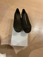 Escarpins kaki en daim Del Carlo taille 39, Del Carlo, Enlèvement ou Envoi, Autres couleurs, Escarpins