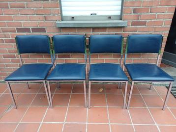 4 chaises vintage en métal chromé et skai  beschikbaar voor biedingen