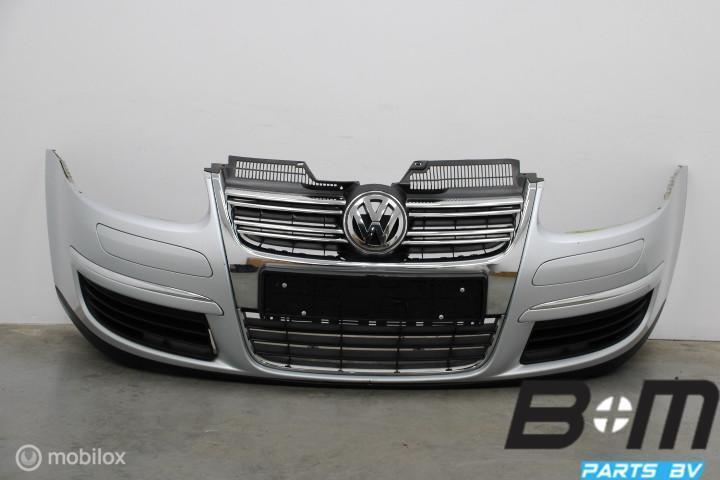 Voorbumper met grille VW Jetta 2006 LA7W 1K0807217E, Auto-onderdelen, Carrosserie, Gebruikt