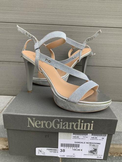 Escarpin Nero Giardini T38, Kleding | Dames, Schoenen, Zo goed als nieuw, Overige kleuren, Ophalen