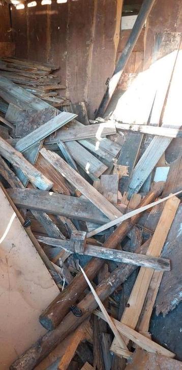 Gratis - hout beschikbaar voor biedingen
