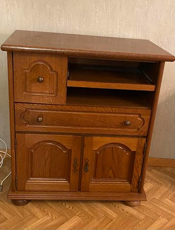 Eikenhouten TV meubel beschikbaar voor biedingen
