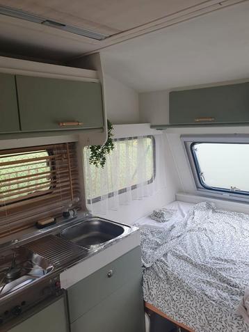 Prachtige opgeknapte caravan met luifel en voortent! beschikbaar voor biedingen