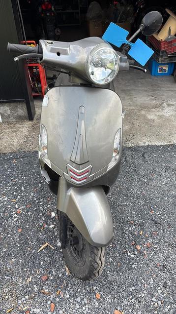 A en b ( zonder rijbewijs) scooters vanaf 80€  beschikbaar voor biedingen