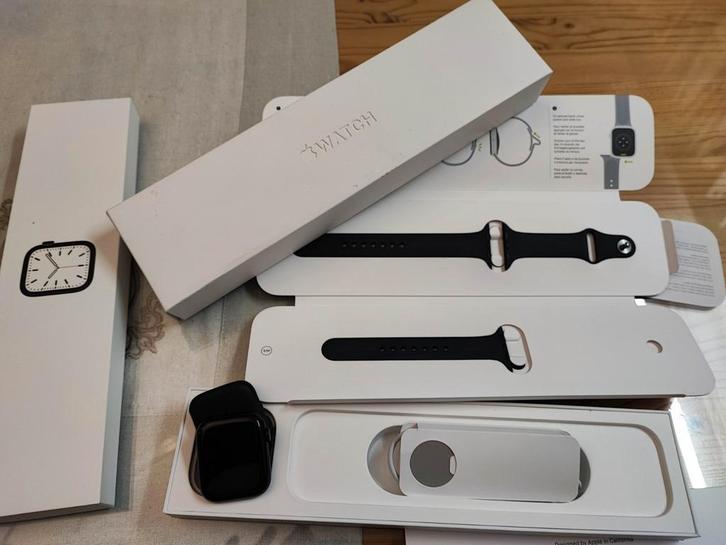 iWatch 7 Midnight Aluminium case met band, Handtassen en Accessoires, Smartwatches, Zo goed als nieuw, iOS, Zwart, Afstand, Calorieverbanding