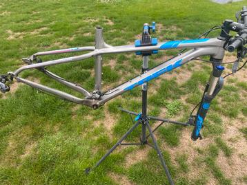 Kader + onderdelen van Trek X-Caliber 7 beschikbaar voor biedingen