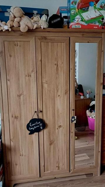 IKEA kleerkast 3 deuren met 1 spiegel beschikbaar voor biedingen