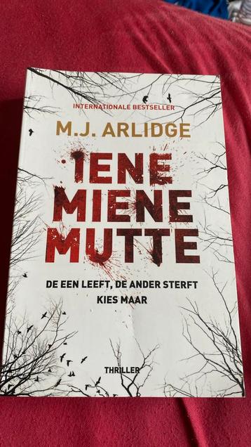 M.J. Arlidge - Iene miene mutte
