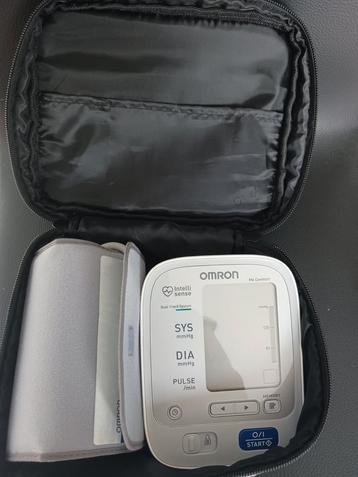 Omron M6 Comfort bloeddrukmeter, Diversen, Verpleegmiddelen, Ophalen, Zo goed als nieuw