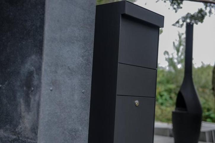 Vrijstaande brievenbus, Allux, Grundform en Allux 800, zwart, Tuin en Terras, Overige Tuin en Terras, Nieuw, Ophalen