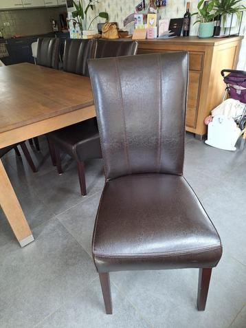 Set van 6 donkerbruine eetkamerstoelen beschikbaar voor biedingen