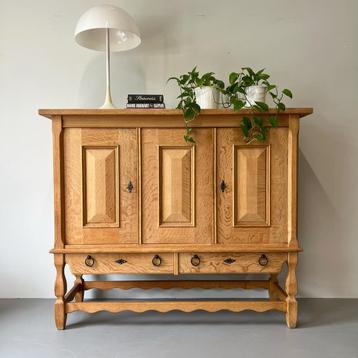 Vintage massief eiken buffetkast •Henning Kjaernulf• beschikbaar voor biedingen