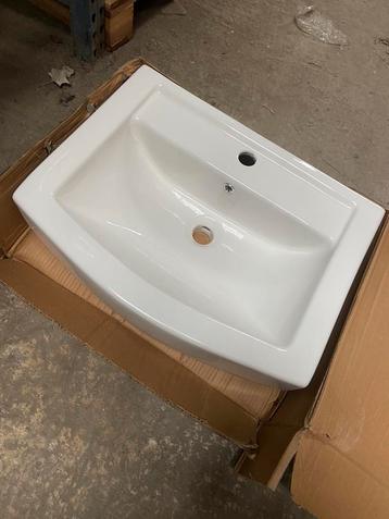 Ceramic Basin White – 62x48x20 cm – €30/stuk) beschikbaar voor biedingen