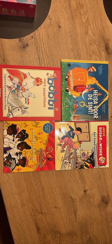 3 Sinterklaas leesboekjes en 1 liedjesboek met cd, Diversen, Sinterklaas, Zo goed als nieuw, Ophalen
