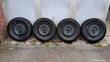 4 JANTES 15' TÔLE + 4 PNEUS HIVER 195/65 R15 91T MICHELIN beschikbaar voor biedingen