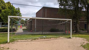 groot officieel voetbaldoel  7m32 x 2m44 x 2m15 beschikbaar voor biedingen