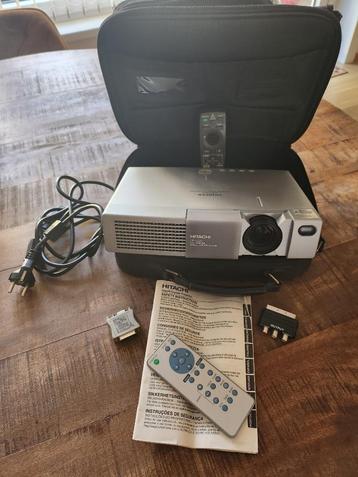 Projector met elektrisch projecteerscherm disponible aux enchères