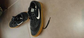 Zwarte stoffen Nike sneakers maat 38 beschikbaar voor biedingen