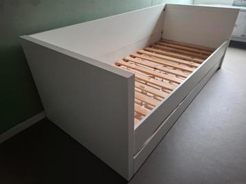 Prachtig bed met matraslade beschikbaar voor biedingen