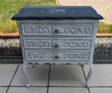 Commode - gepatineerd  beschikbaar voor biedingen