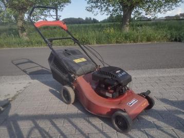 Benzinegrasmaaier briggs&stratton heeft een onderhoud gehad beschikbaar voor biedingen