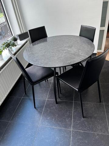 Table à manger en pierre dure, diamètre 105 mm, 4 chaises.