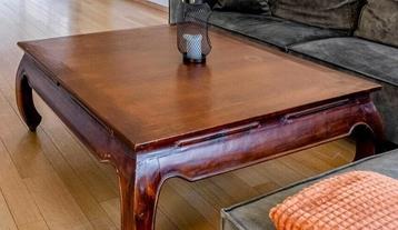 Houten salontafel beschikbaar voor biedingen