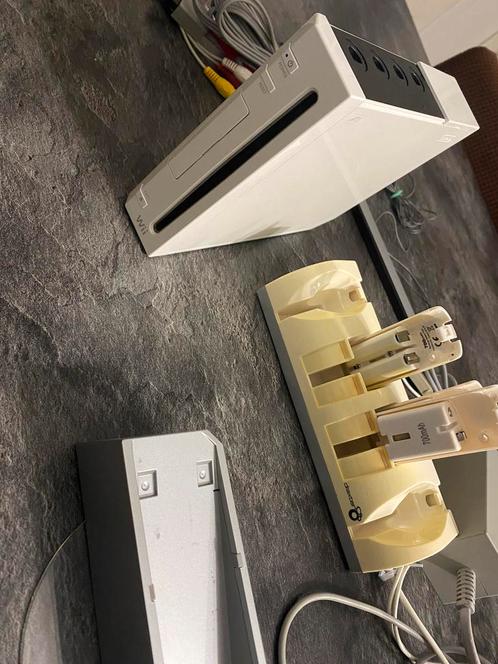 Nintendo Wii console – als nieuw, compleet met oplaadstation, Games en Spelcomputers, Games | Nintendo Wii, Nieuw, Ophalen