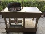 Beau barbecue avec table ignifuge., Jardin & Terrasse, Barbecues au charbon de bois, Enlèvement, Utilisé, Gietijzeren bbq+rooster mooi mobiel meubel info:(nuul@msn.com)